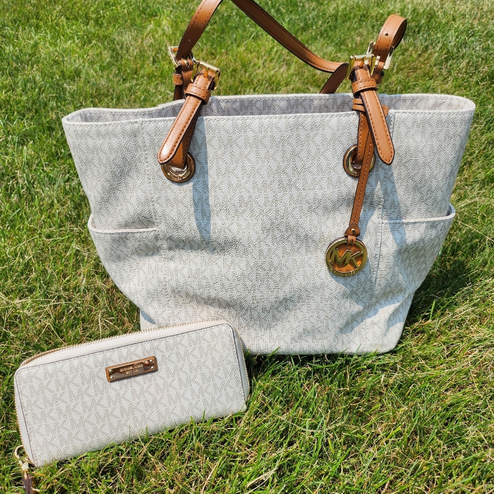 Michael Kors Gray Tote Bag and Clutch Set